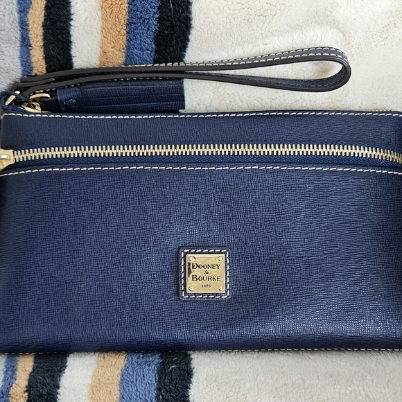 NWT Dooney & Bourke Marine Blue Saffiano Leather Wristlet/Wallet Great Gift! - Picture 2 of 15